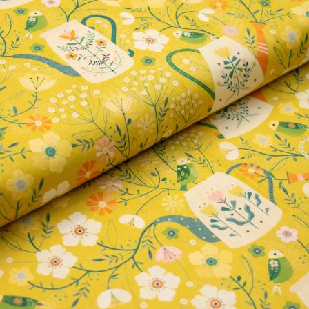 Coton "Hedgerow - Flower & Watering Cans" (jaune moutarde-crème/vert) de Dashwood Studio
