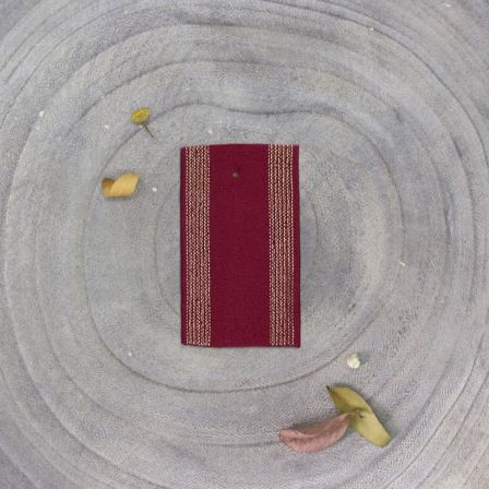 Gummiband "Striped Elastic - amarante" (weinrot/gold) von ATELIER BRUNETTE