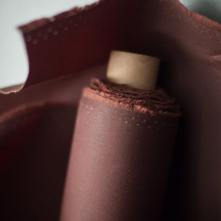Organic Oilskin - coton bio "uni-conker" (brun chocolat) de Merchant & Mills