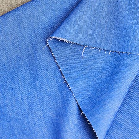 Tissu jean en coton bio "Organic Raw Denim - Tess" (bleu jean) de Mind the Maker