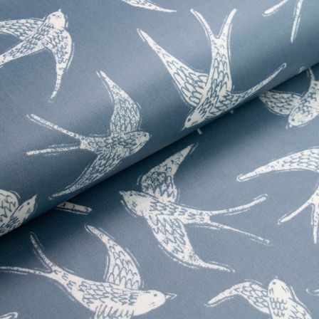 Canvas Baumwolle - beschichtet "Fly Away/Schwalbe" (blaugrau-weiss) von CLARKE & CLARKE