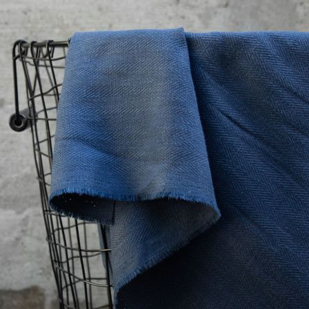 Tissu d’ameublement/décoration recyclé “Orla-midnight” (bleu nuit) de CLARKE & CLARKE