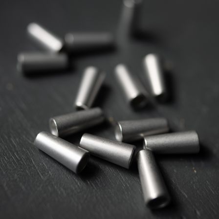 Embout en métal - mat "Cord Stop - Nickel" - 18 mm (argenté) de MERCHANT & MILLS