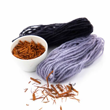 Teinture végétale/Teinture textiles "Bois de Campêche - coupée" (violet/lila) de Kremer Pigmente
