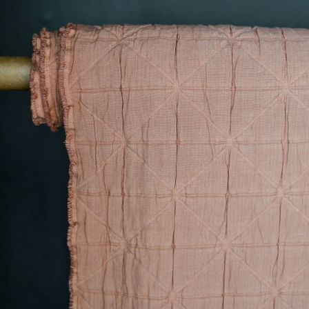 Coton jacquard matelassé "Diamonds-Dauphine" (bois de rose) de Merchant & Mills