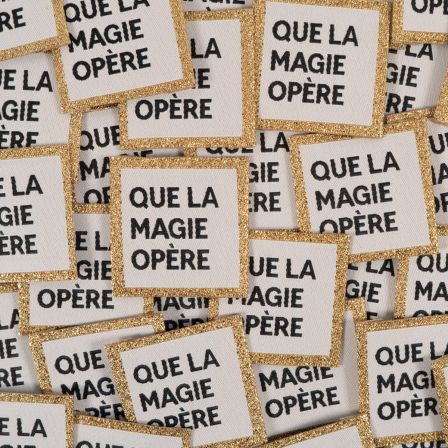 Étiquettes tissées "Que la magie opère" - lot de 5 (écru-noir/or) d'ikatee