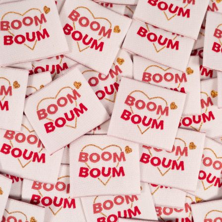 Étiquettes textiles à coudre "Boom Boum" - lot de 5 (écru-doré/rouge) de ikatee