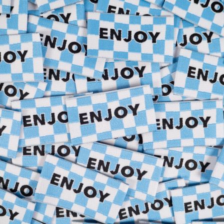 Étiquettes textiles à coudre "Enjoy" - lot de 5 (blanc/bleu clair-noir) de ikatee