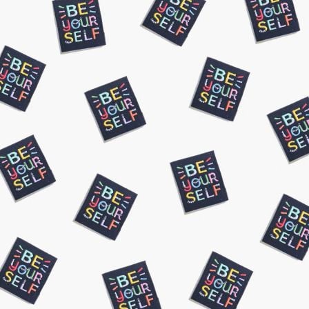 Étiquette textile "Be Yourself" - lot de 6 (noir-multicolore) de Kylie and the Machine
