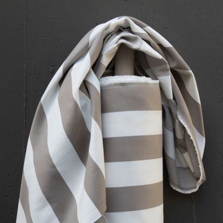 Tissu d'ameublement/décoration coton "Portland/rayures-linen" (sable/offwhite) de CLARKE & CLARKE