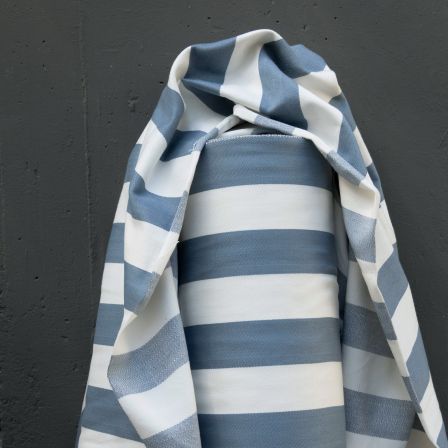 Tissu d'ameublement/déco coton "Portland/rayures-denim" (bleu jean/offwhite) de CLARKE & CLARKE