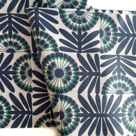 Coton bio - enduit mat "Retro rotating allium/allium rétro rotatif" (écru-bleu/vert menthe) de Cloud9 Fabrics