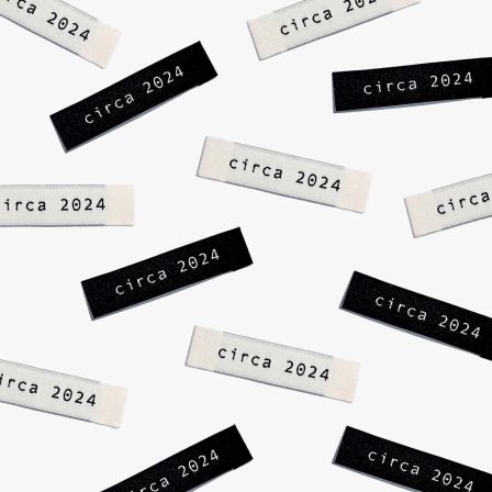 Étiquettes textiles à coudre "circa 2024" - lot de 6 (noir-blanc cassé) de Kylie and the Machine