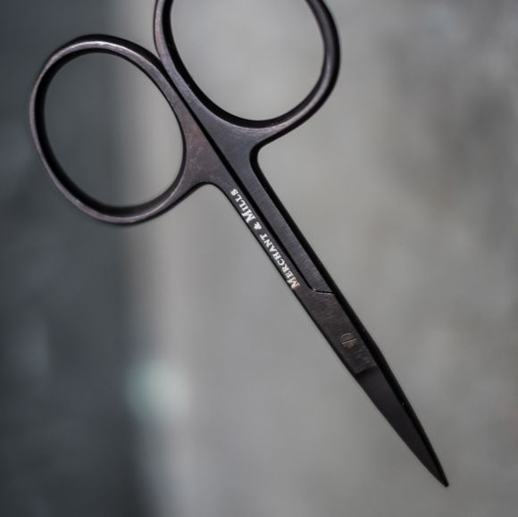 Schere "Wide bow scissor" - 10 cm (schwarz) von MERCHANT & MILLS