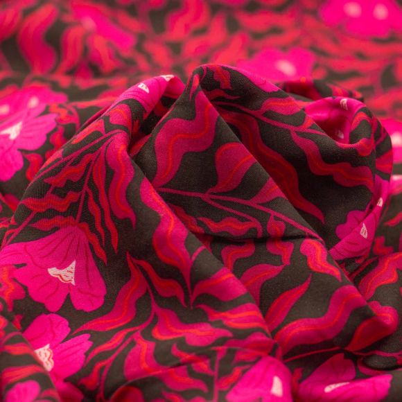 Viskose "Love Struck - Cupids Garden" (schwarz-pink) von ART GALLERY FABRICS