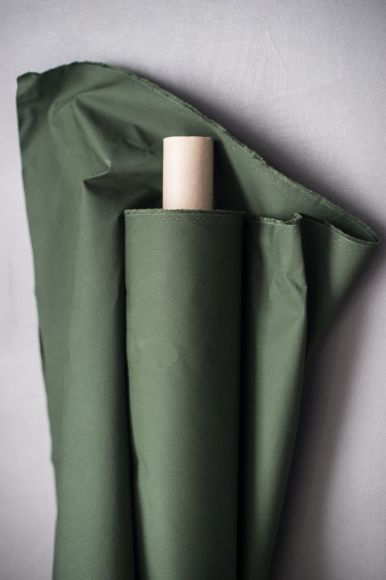 Organic Dry Oilskin coton bio "uni - fougère" (vert sapin) de MERCHANT & MILLS