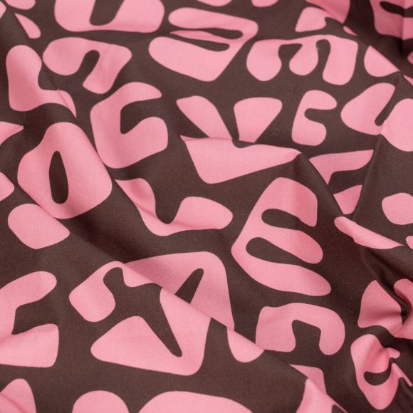 Popeline Baumwolle "Abstract Letters" (dunkelbraun-rosa)