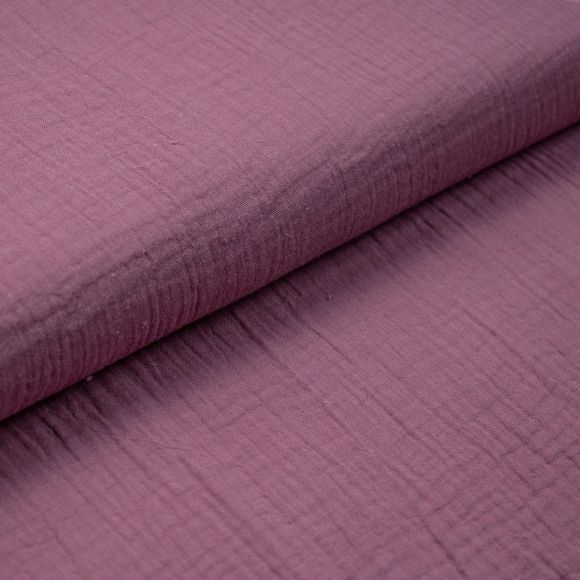 Rotvioletter Musselin als Meterware zu kaufen, in leichter Knitterstruktur
