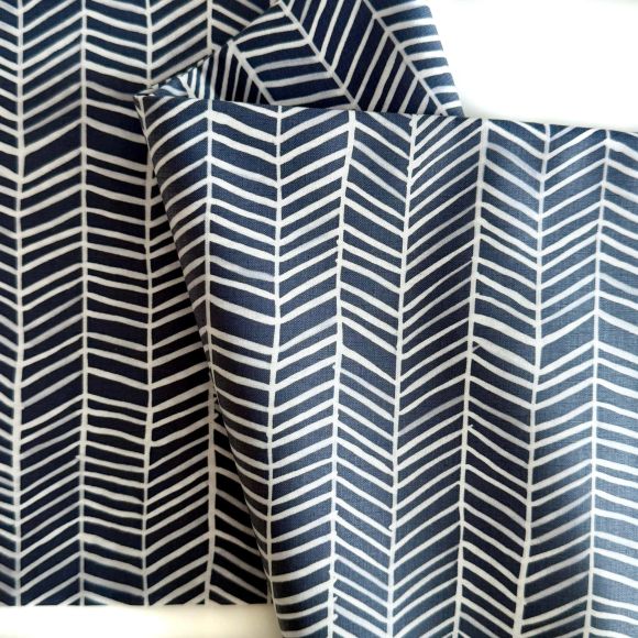 Coton bio - enduit mat "Herringbone/chevrons" (anthracite-écru) de Cloud9 Fabrics