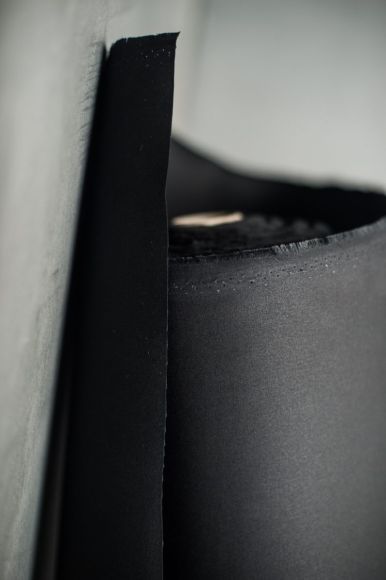 Organic Oilskin coton bio "uni-black" (noir) de MERCHANT & MILLS