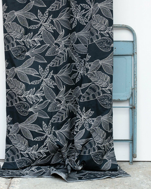 Tissu rideau jacquard "Recyclé - Silhouette végétale" (noir/écru)