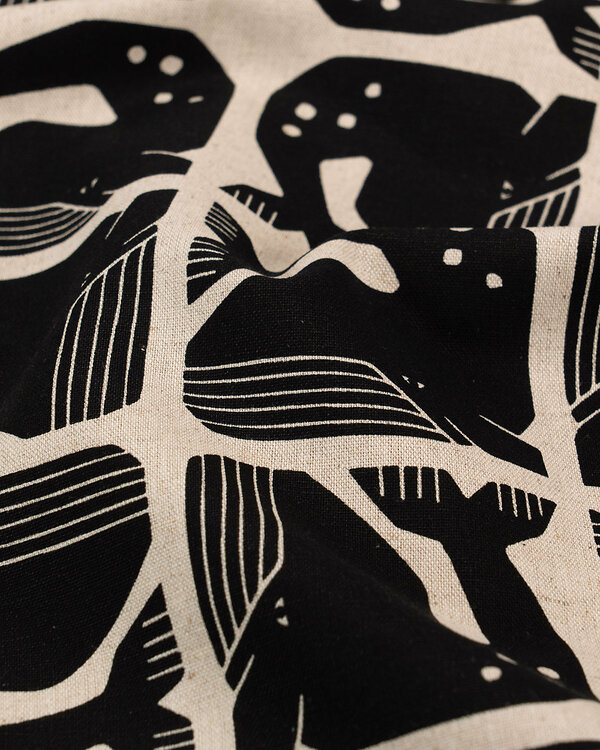 Canevas de coton/lin "By the Seaside II - Grumpy Whale" (blanc-noir) de COTTON + STEEL