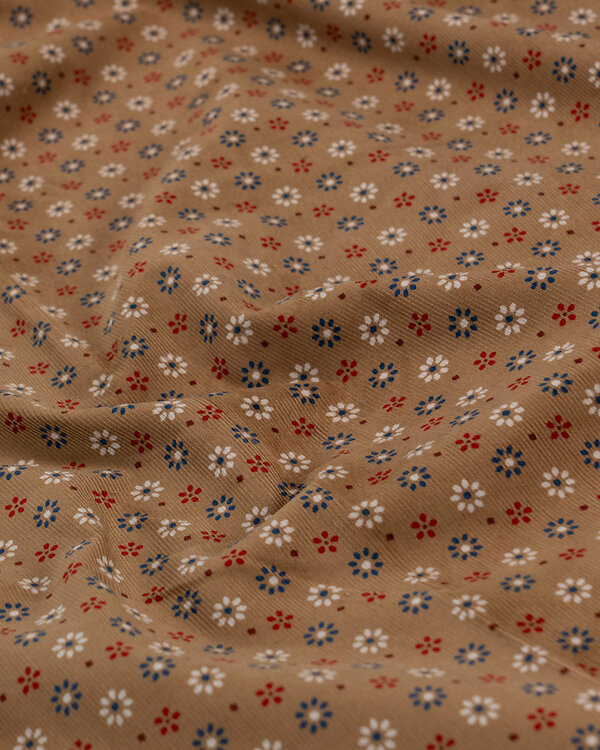Velours côtelé fin en coton "Mini Fleurs dispersées" (camel-offwhite/bleu/rouille) de KOKKA