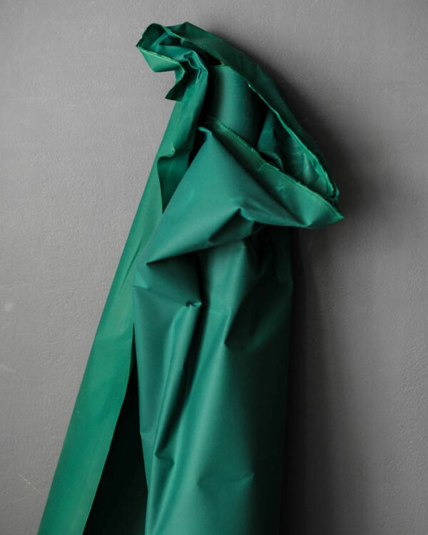 Organic Dry Oilskin - coton bio "uni-emerald" (vert foncé) de Merchant & Mills