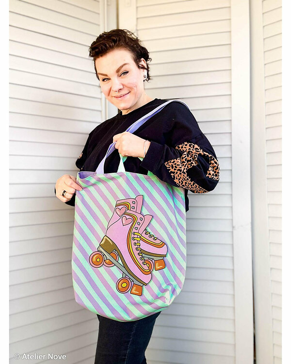 Canvas de coton panneau pour sac "Cherry Picking Bag - Teckel / Patins à roulettes" (lila-menthe pastel/brun-bleu foncé) de SWAFING