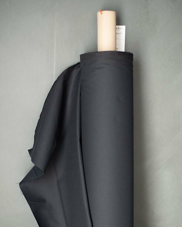 Tissu pour doublure enduit "Barrier Lining" (noir) de MERCHANT & MILLS