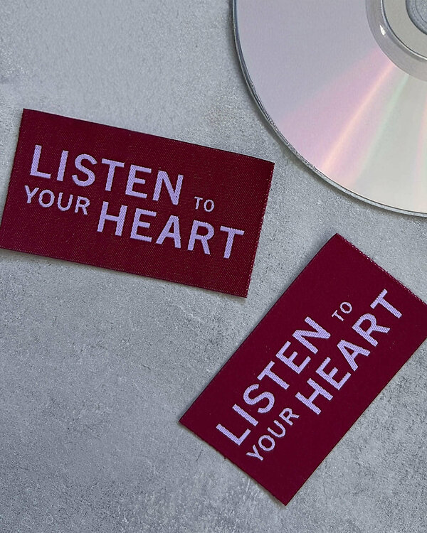Écusson/patch thermocollant "LISTEN TO OUR HEART" - lot de 5 (rouge foncé-rose) de Prülla