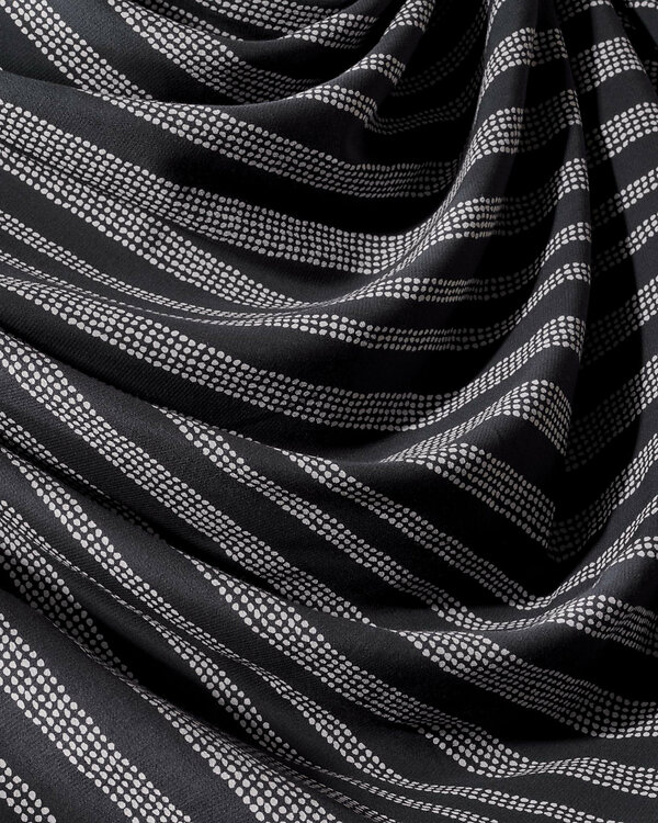 Viscose Ecovero "Gaïa - deep charcoal" (noir-écru) de ATELIER BRUNETTE